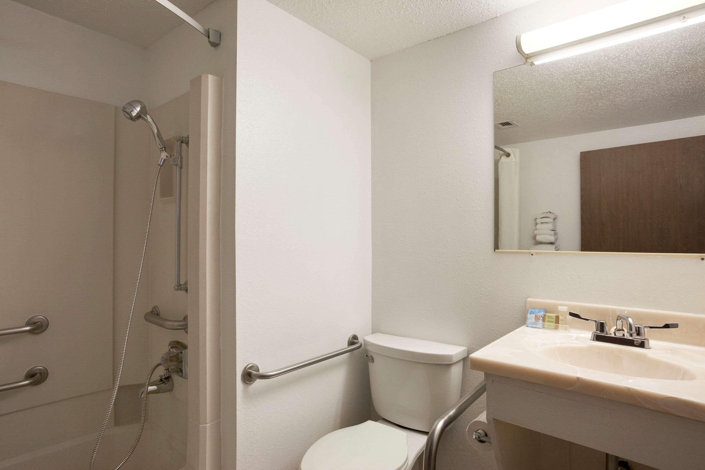 Super 8 By Wyndham Council Bluffs Ia Omaha Ne Area Motel Exterior foto